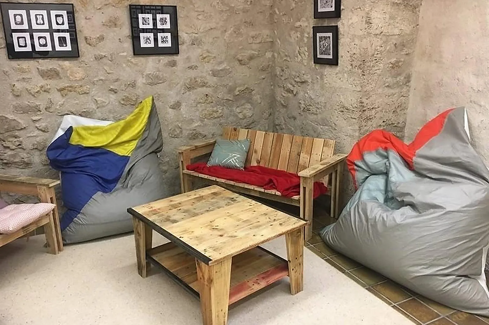 Lieux événementiels, LL&RSQUO;HÔTE BUREAU