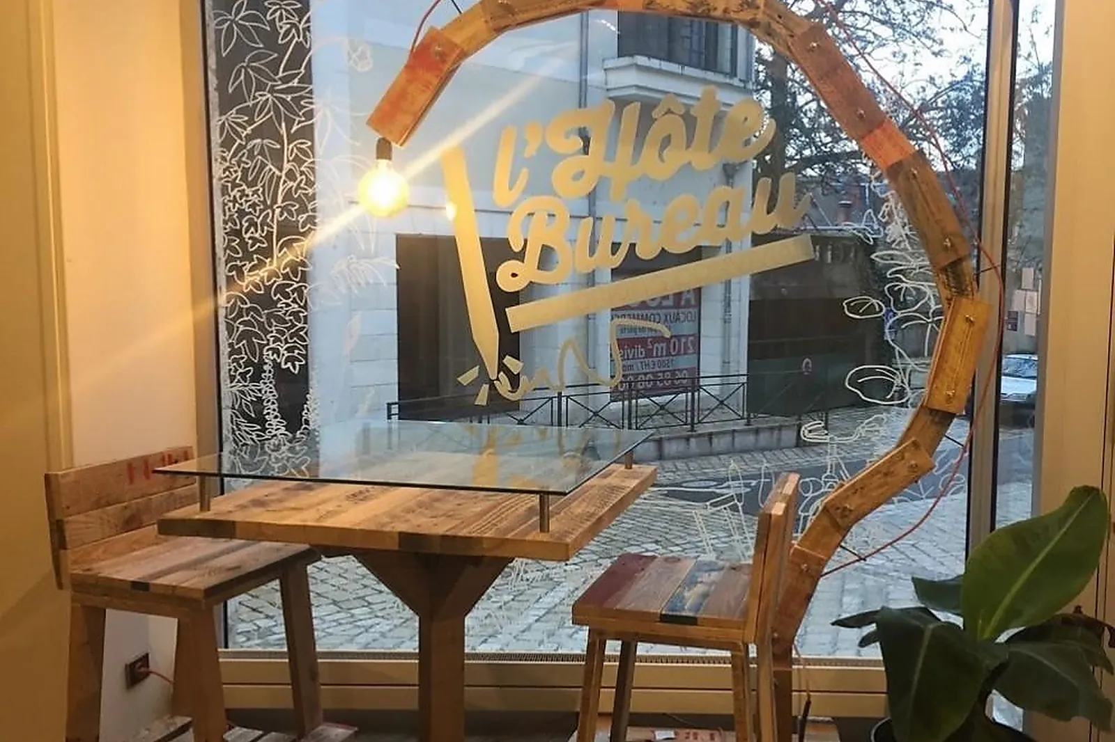 Lieux événementiels, LL&RSQUO;HÔTE BUREAU