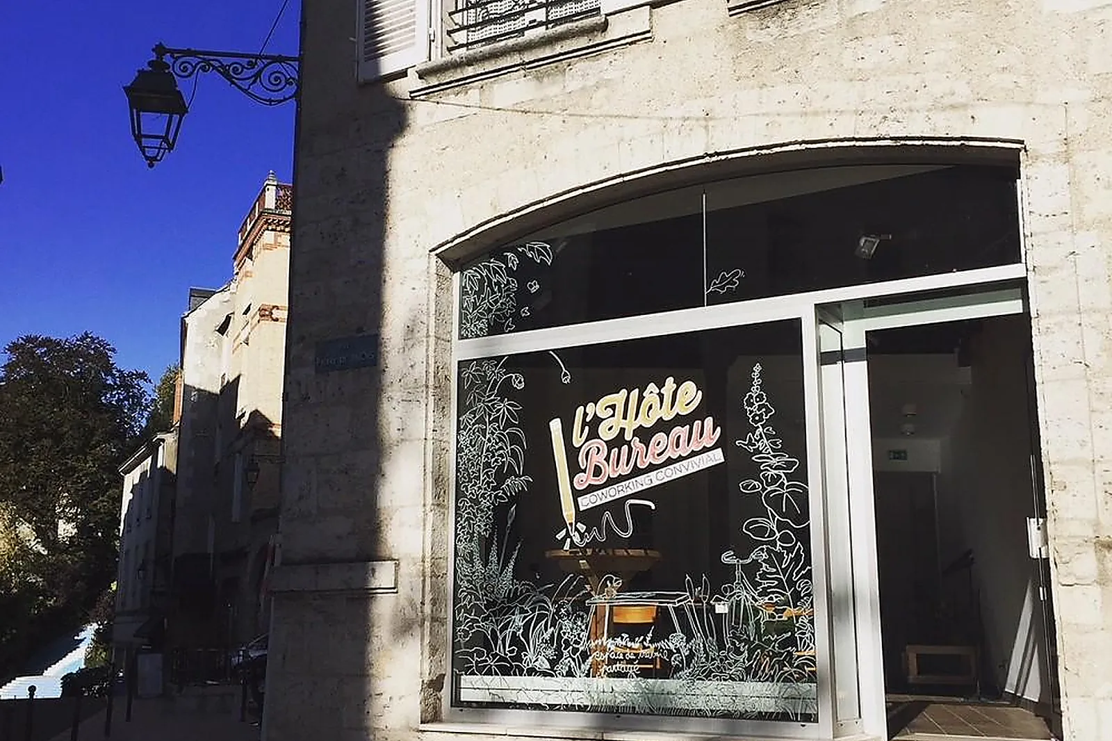 Lieux événementiels, LL&RSQUO;HÔTE BUREAU