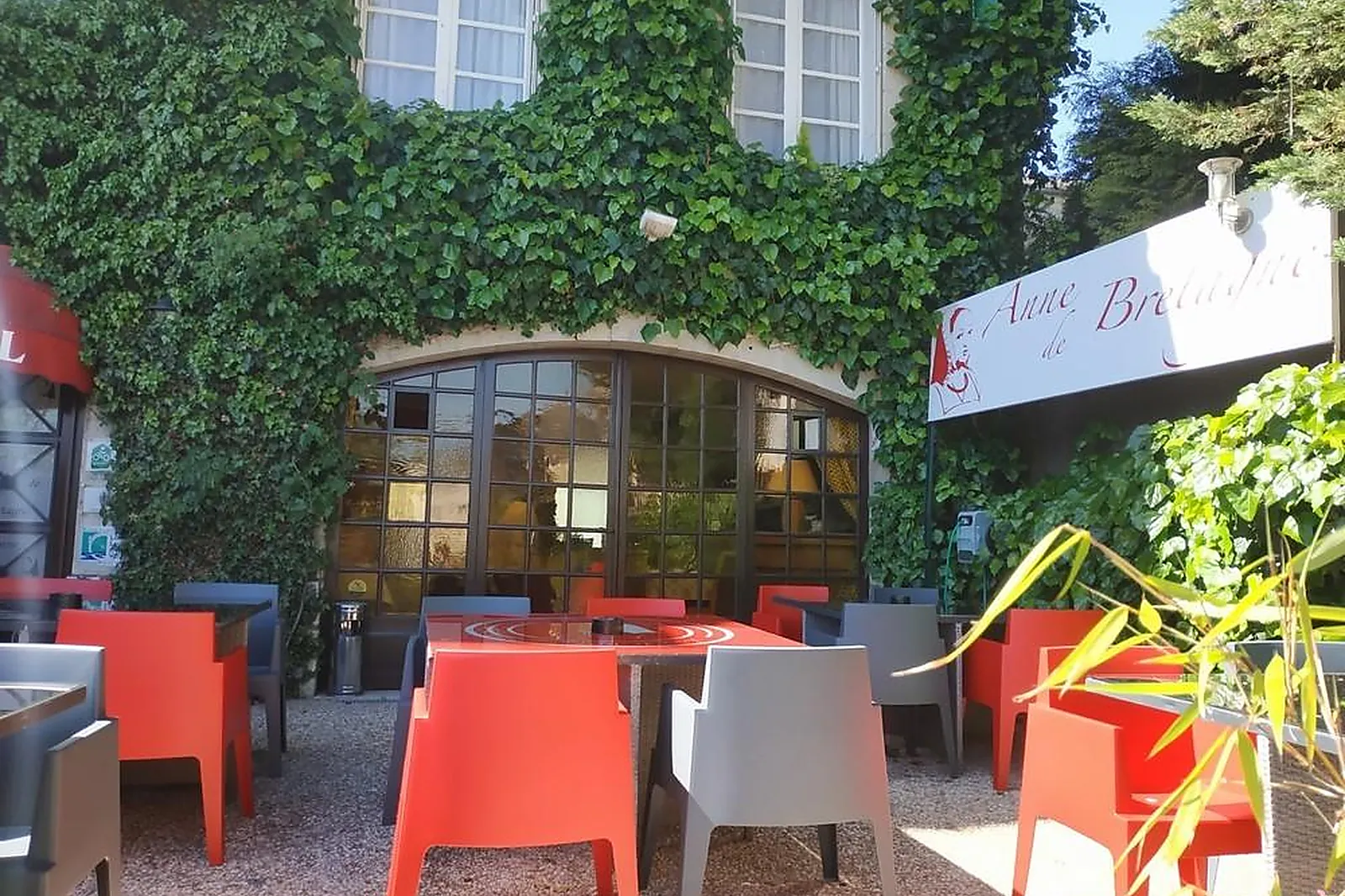 Lieux événementiels, LL&RSQUO;HÔTE BUREAU