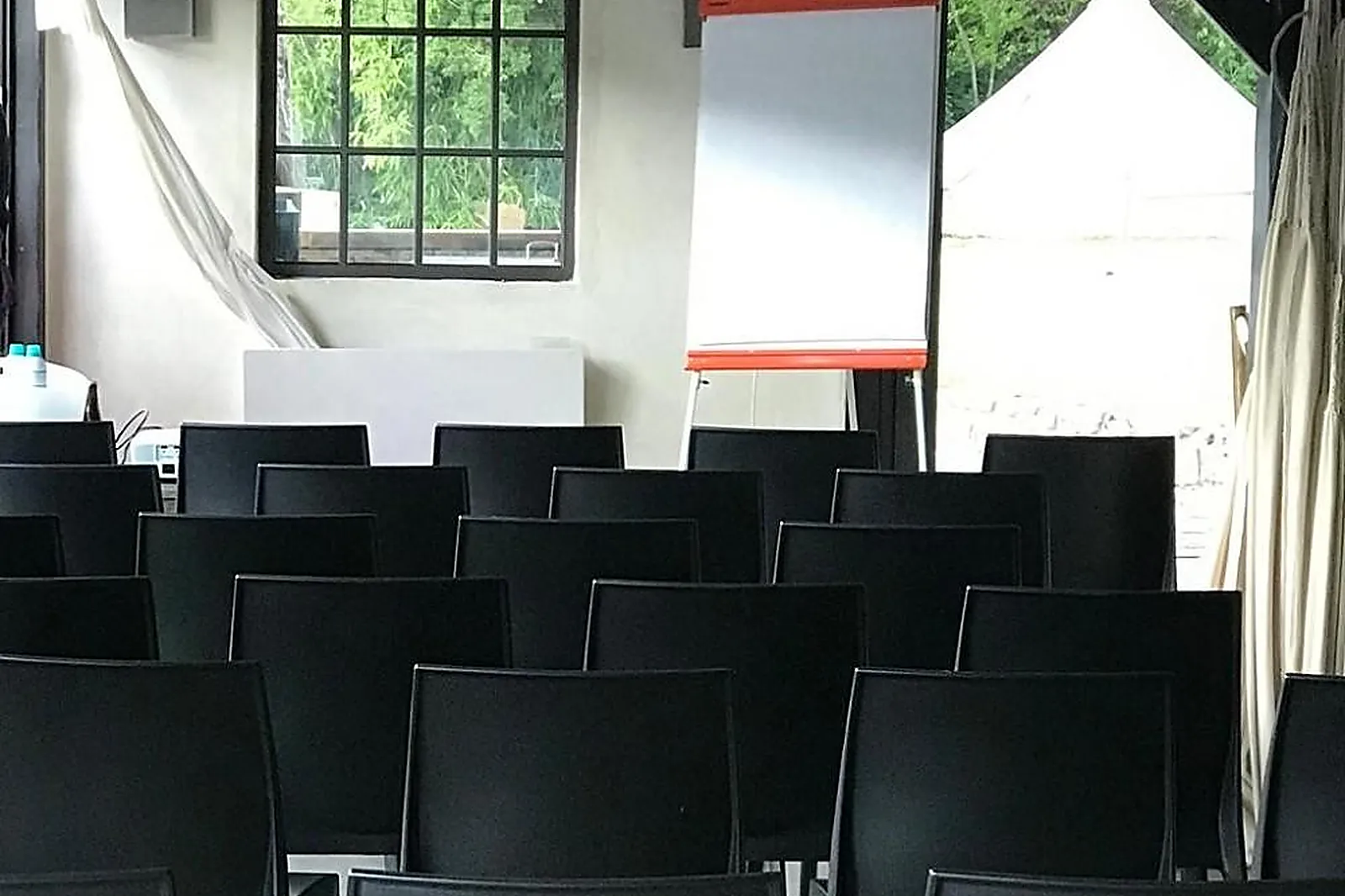 Lieux événementiels, LL&RSQUO;ILE AUX TRUITES