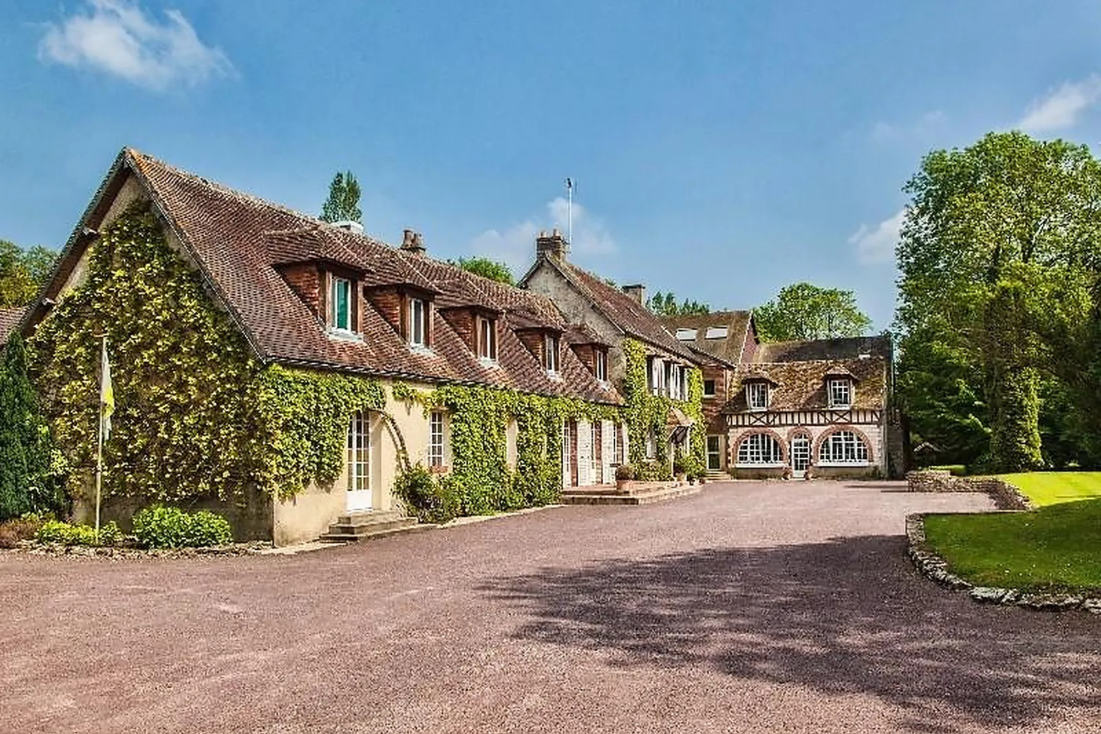 Lieux événementiels, L'ILE DE SÉES