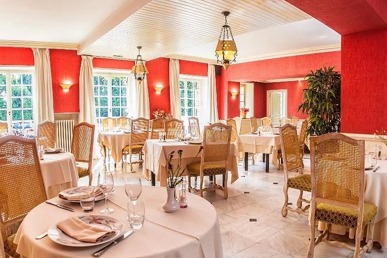 Lieux événementiels, L'ILE DE SÉES