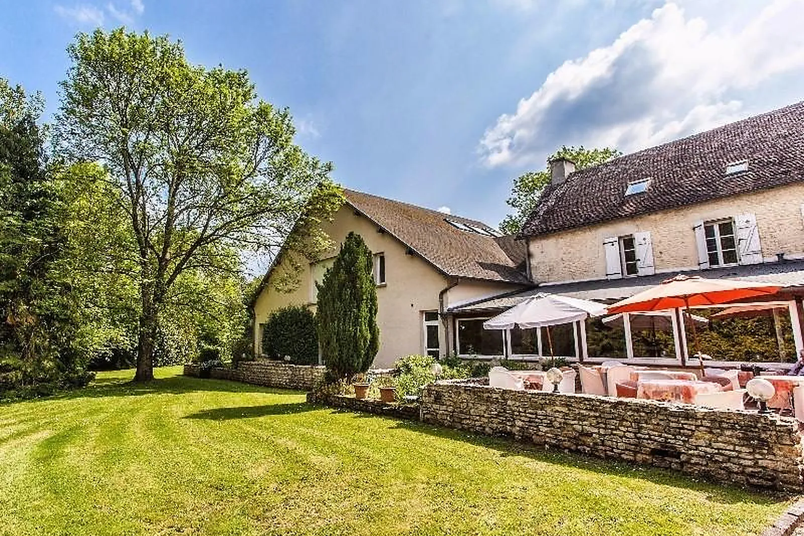 Lieux événementiels, L'ILE DE SÉES