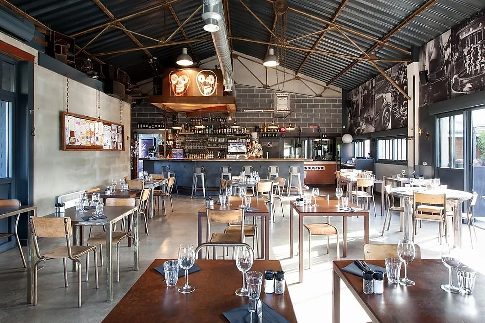 Lieux événementiels, L'INDUSTRIE