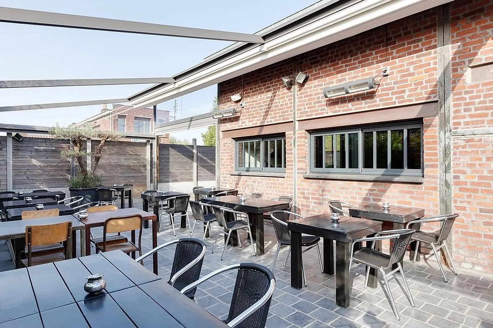 Lieux événementiels, L'INDUSTRIE