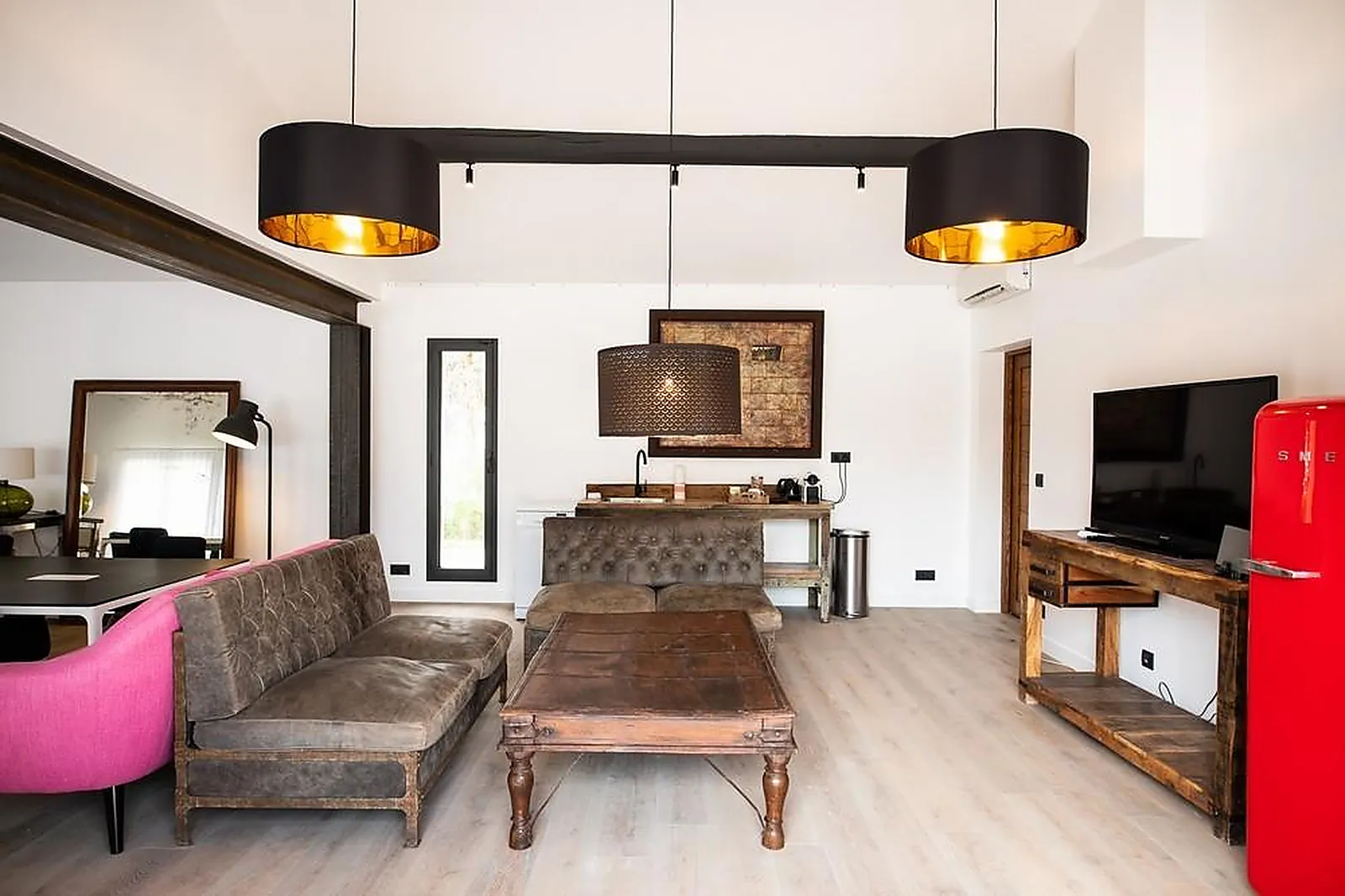 Lieux événementiels, LL&RSQUO;INSOUPÇONNÉE