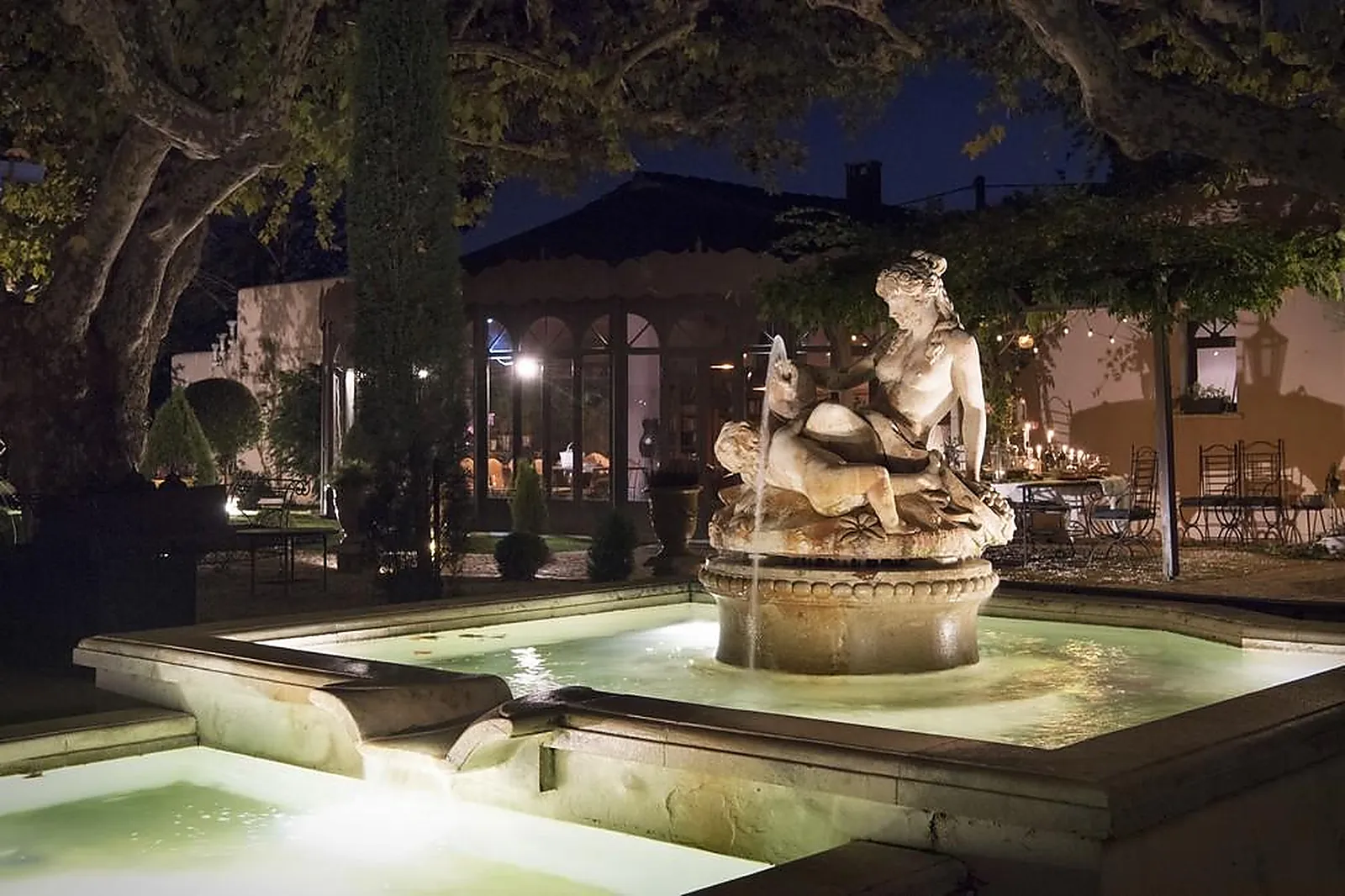 Lieux événementiels, LL&RSQUO;INSOUPÇONNÉE