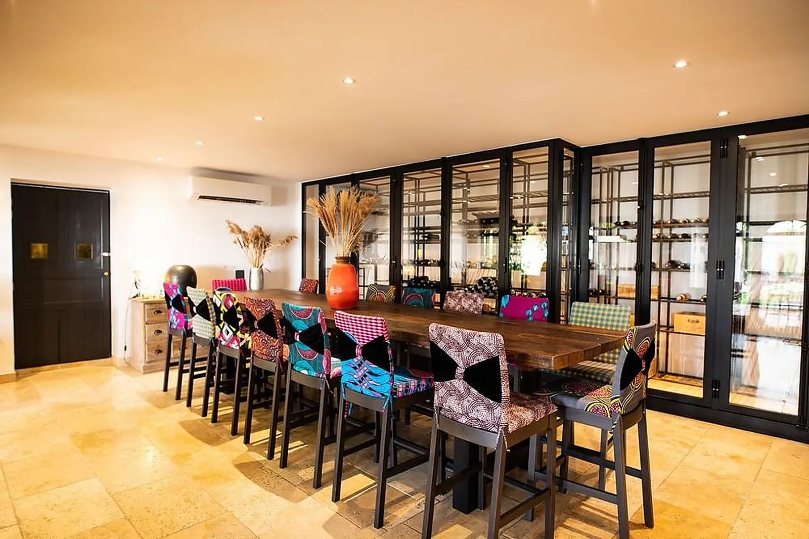 Lieux événementiels, LL&RSQUO;INSOUPÇONNÉE