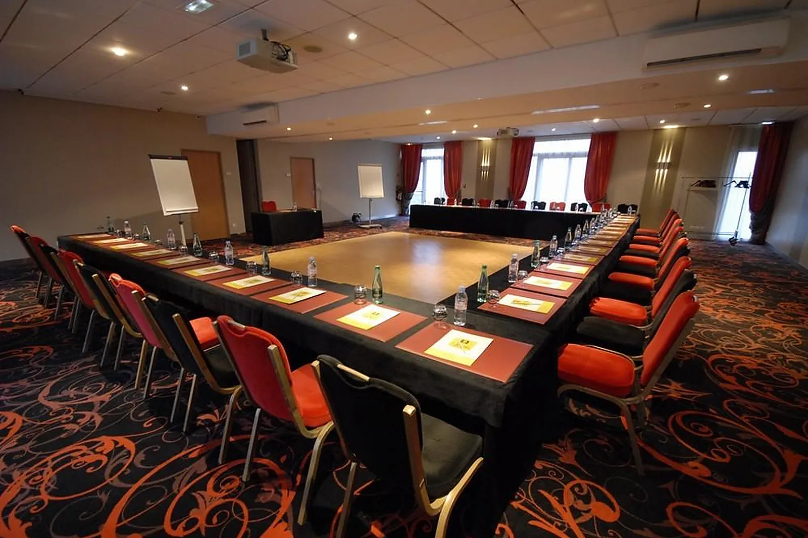 Lieux événementiels, LL&RSQUO;ORÉE DE CHARTRES