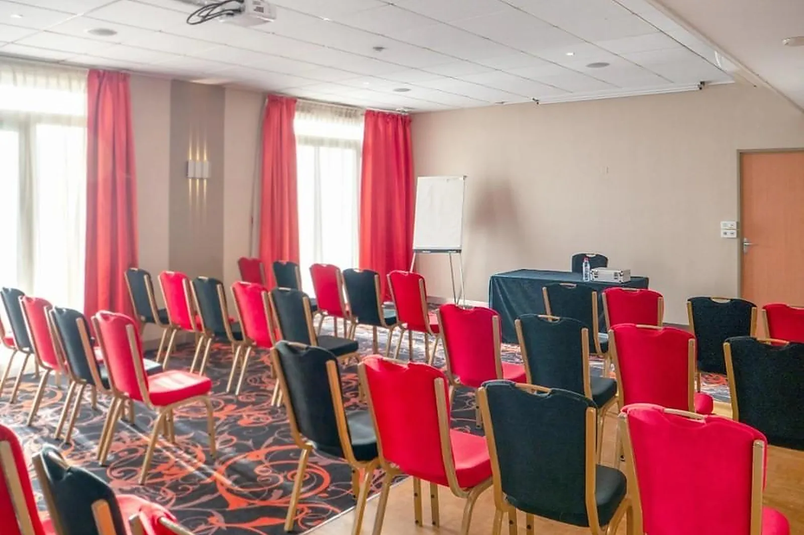 Lieux événementiels, LL&RSQUO;ORÉE DE CHARTRES