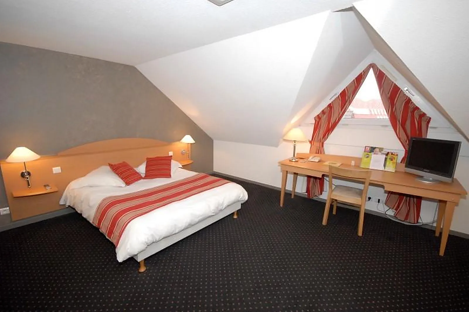 Lieux événementiels, LL&RSQUO;ORÉE DE CHARTRES