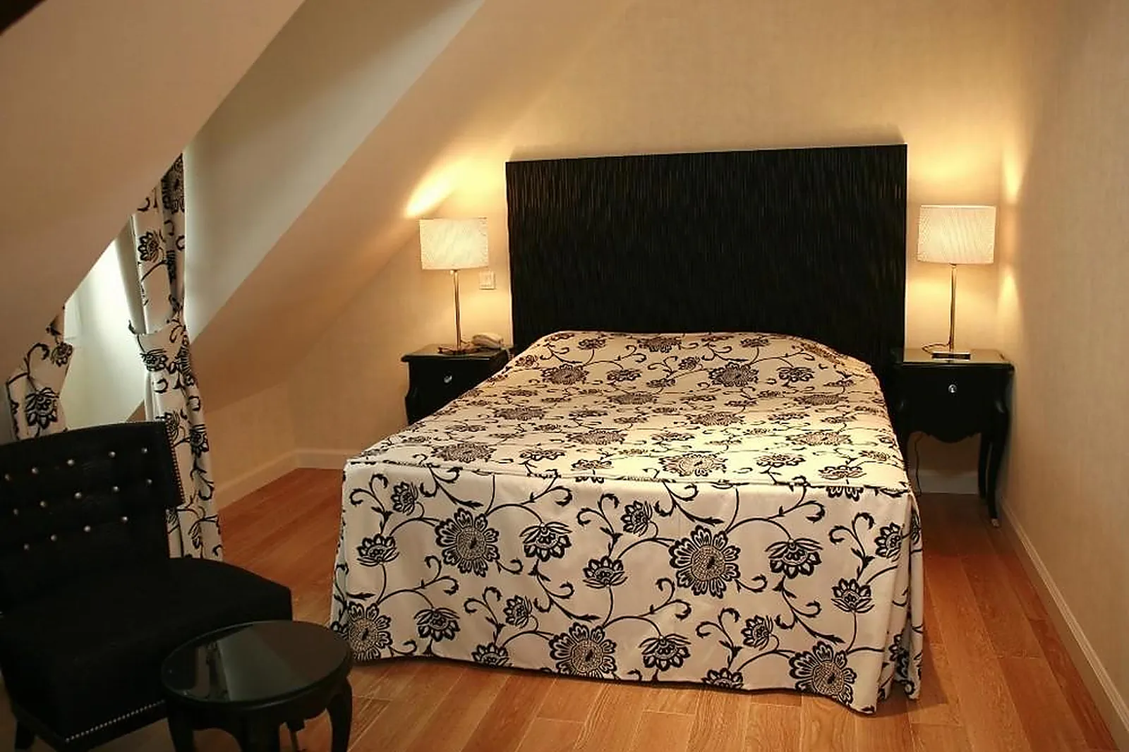 Lieux événementiels, L'ORÉE DES CHARMES