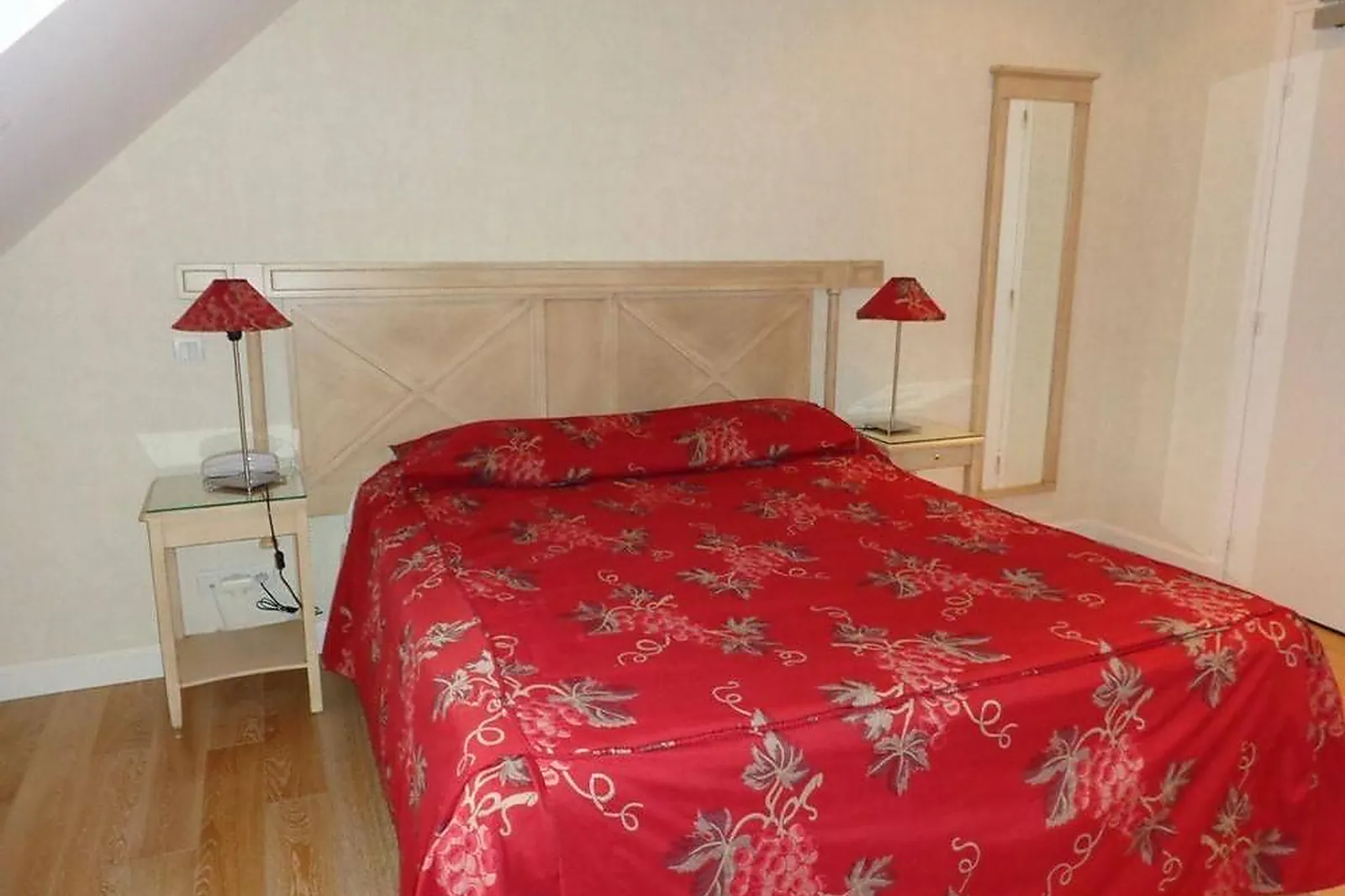 Lieux événementiels, L'ORÉE DES CHARMES