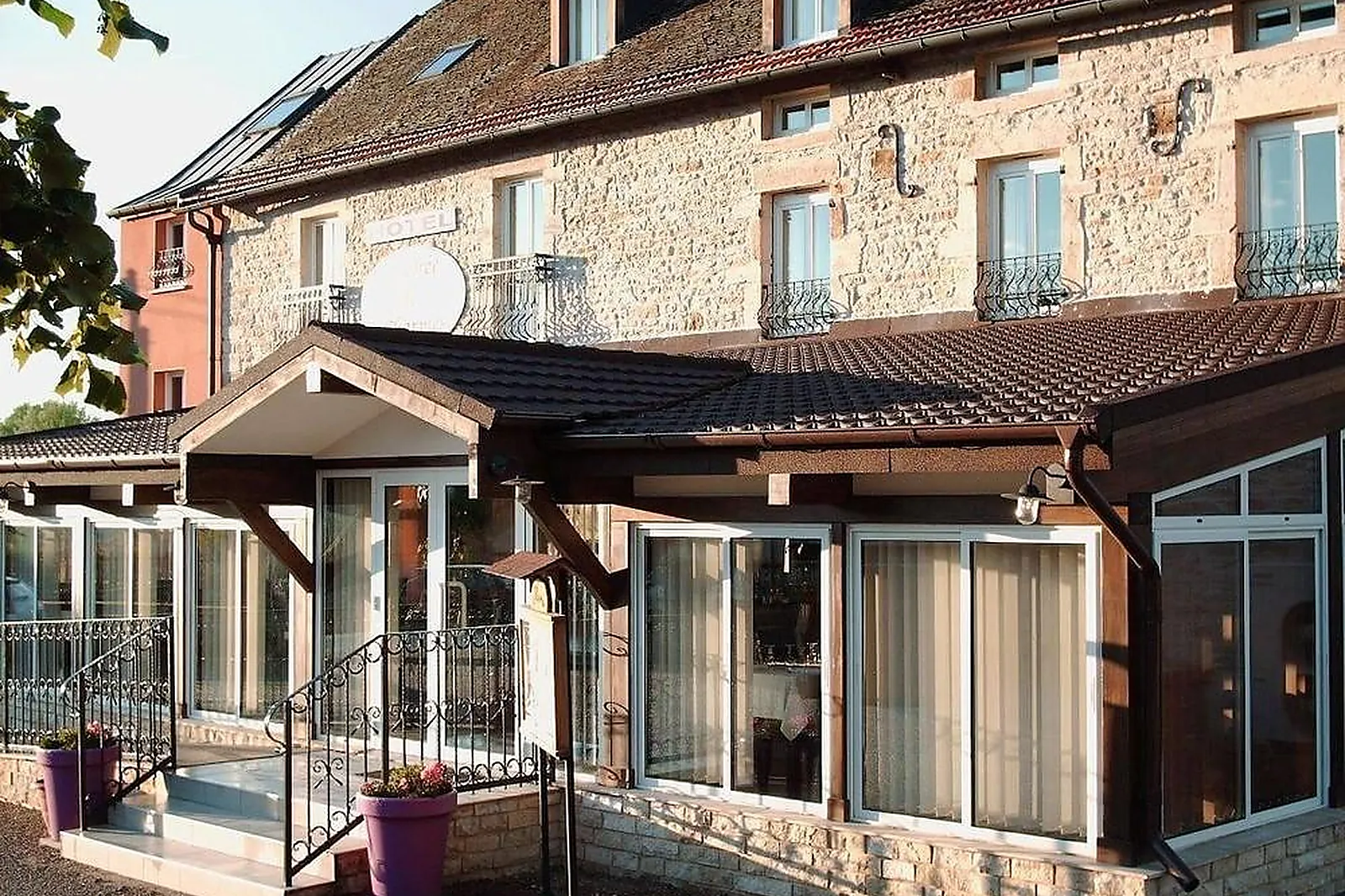 Lieux événementiels, L'ORÉE DES CHARMES