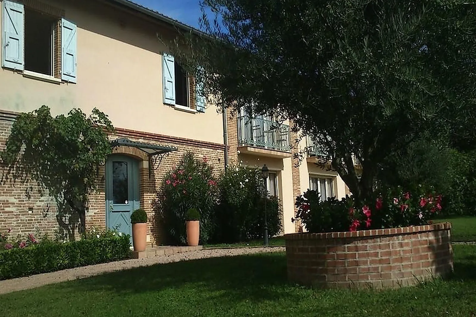 Lieux événementiels, LL&RSQUO;OUSTAL DU LAURAGAIS