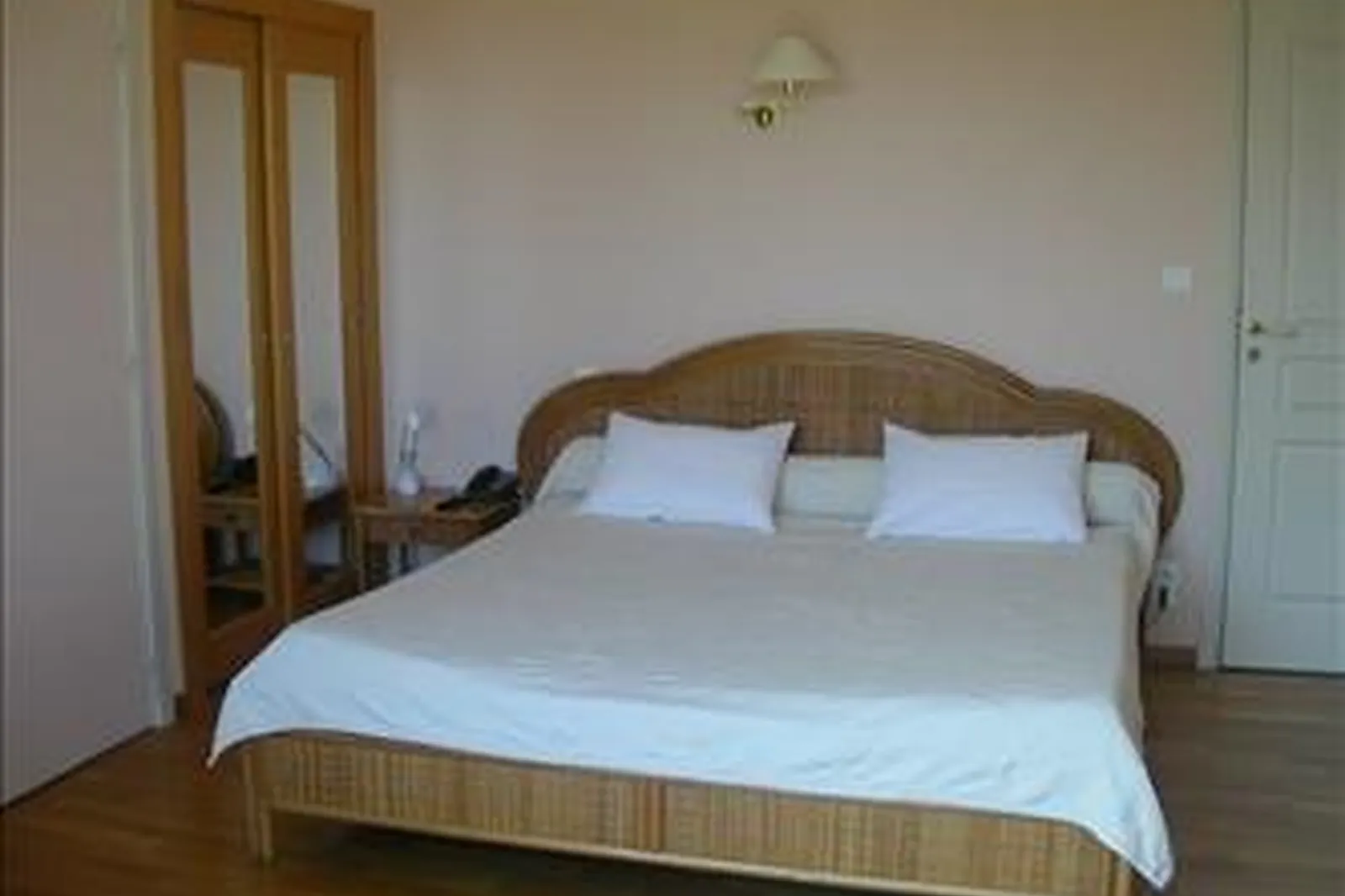 Lieux événementiels, LL&RSQUO;OUSTAL DU LAURAGAIS