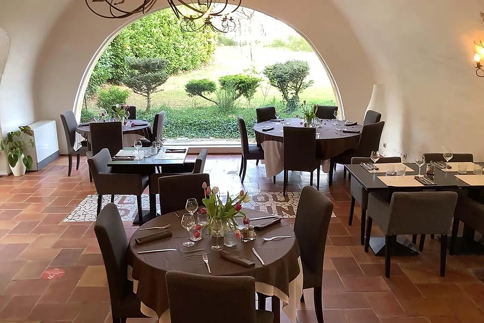 Lieux événementiels, L'OUSTAOU