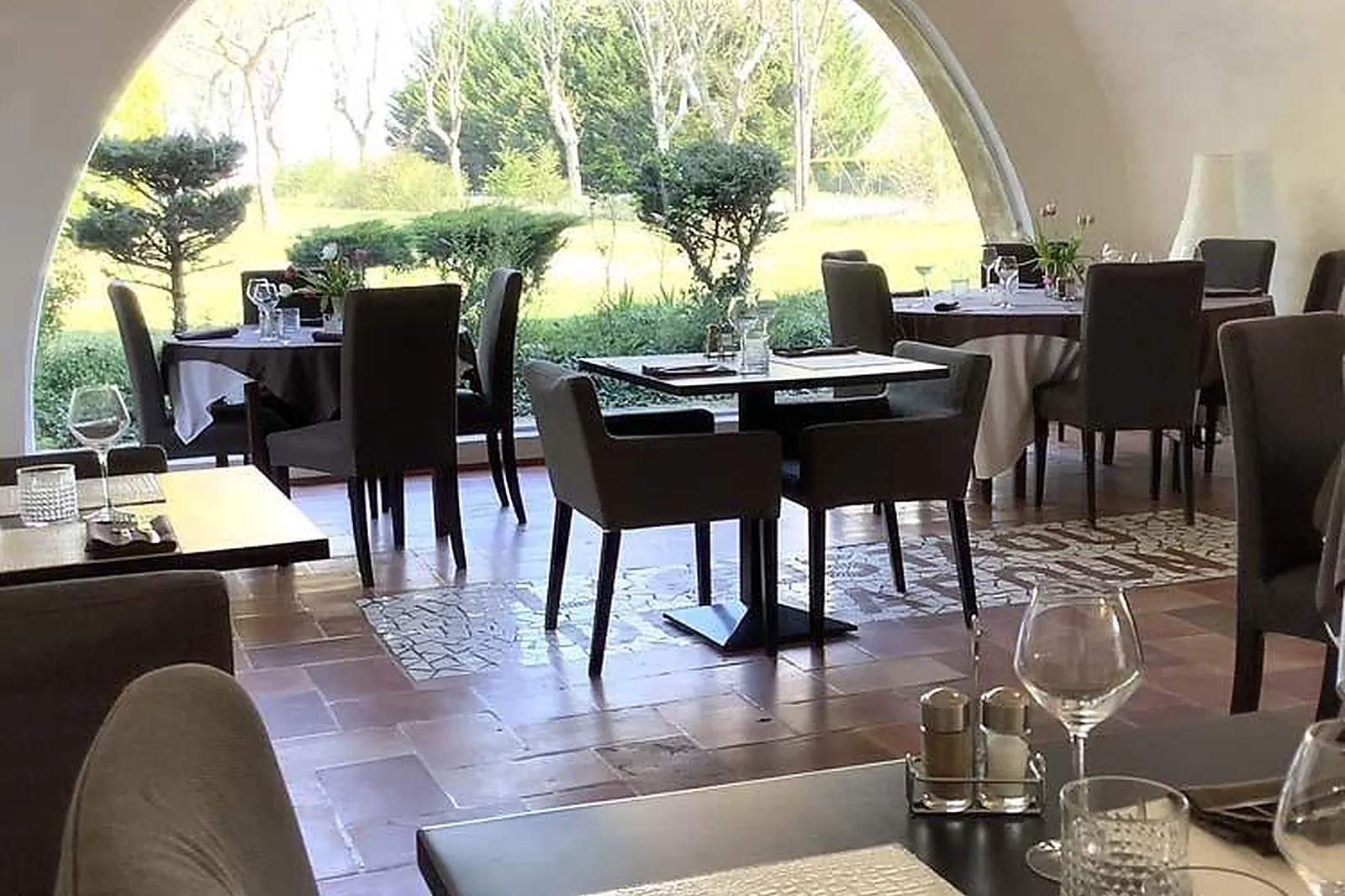 Lieux événementiels, L'OUSTAOU