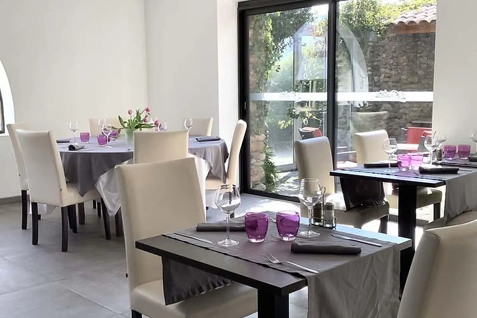 Lieux événementiels, L'OUSTAOU