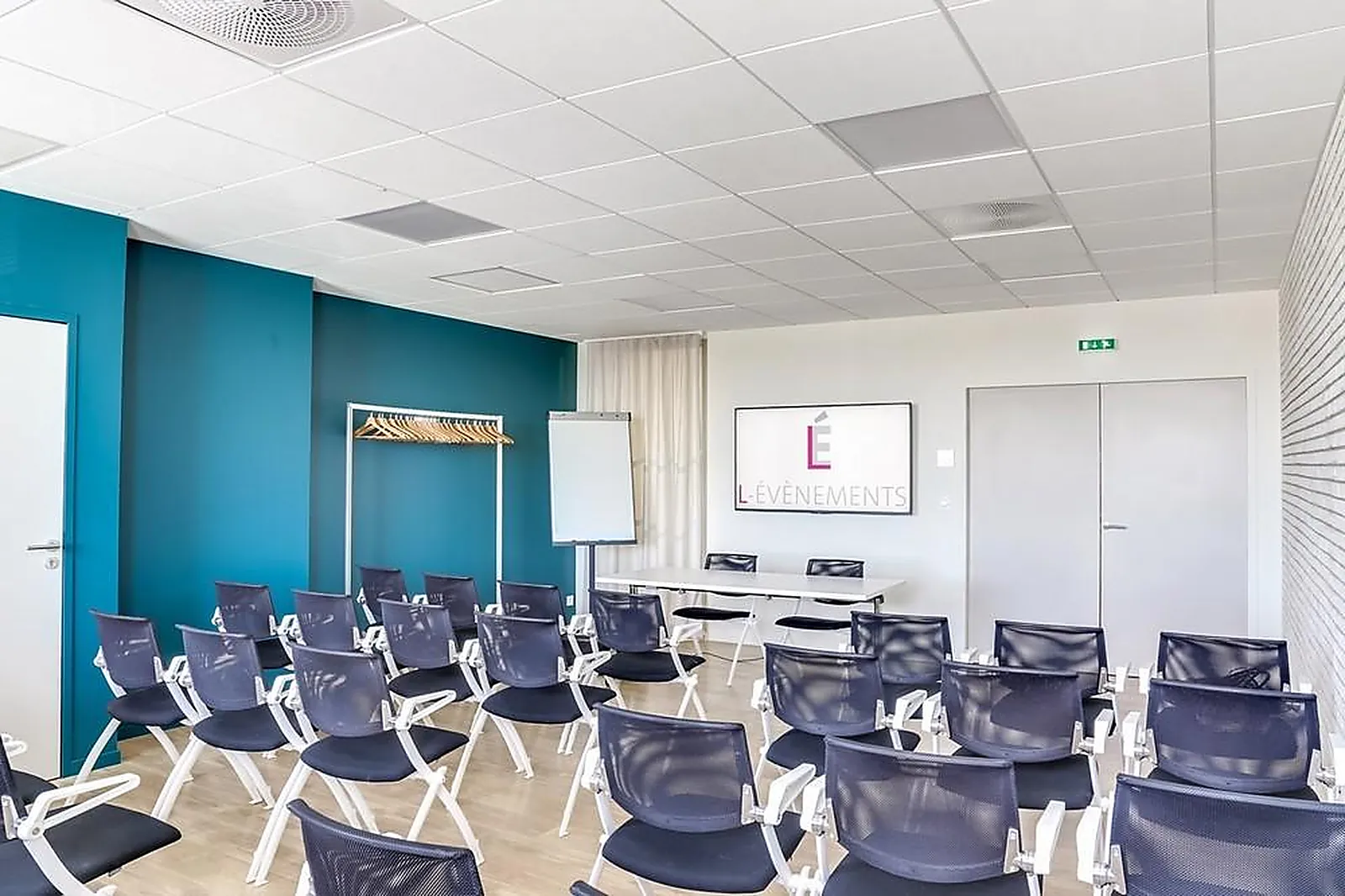 Lieux événementiels, L-EVÈNEMENTS