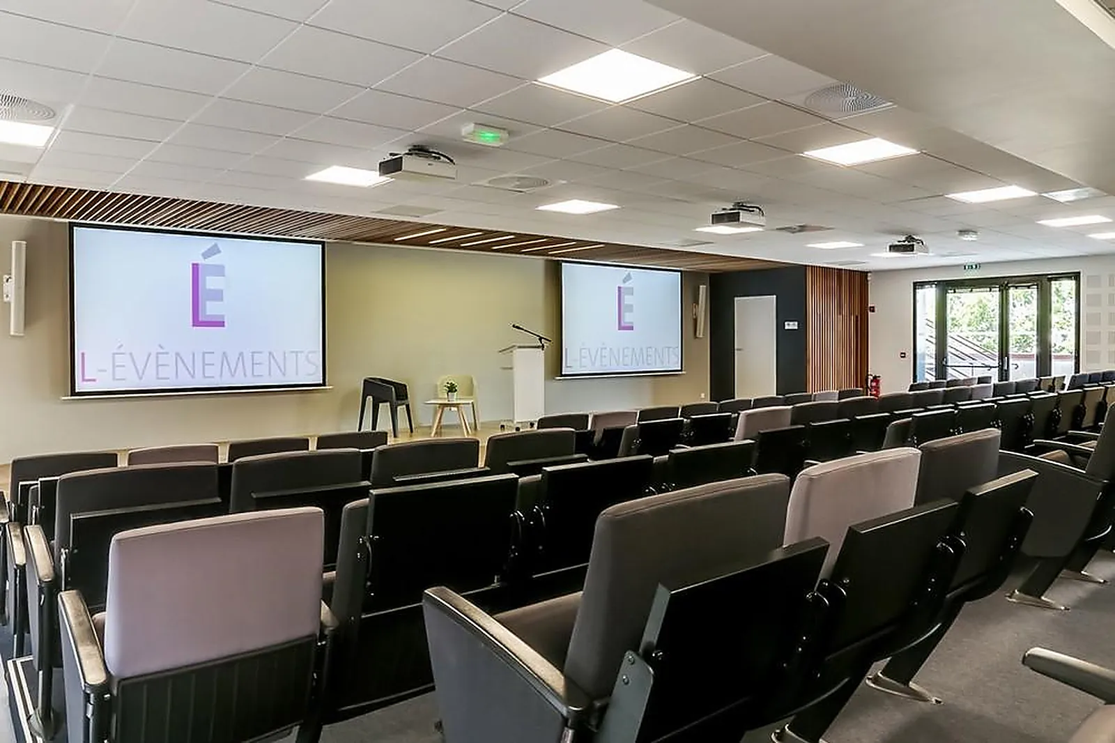 Lieux événementiels, L-EVÈNEMENTS