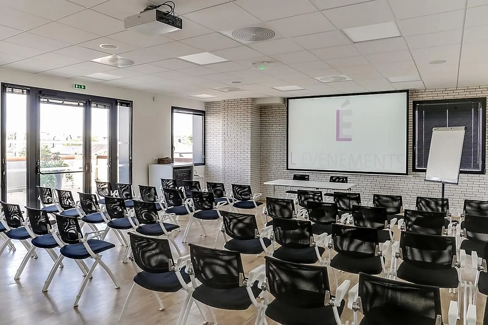 Lieux événementiels, L-EVÈNEMENTS