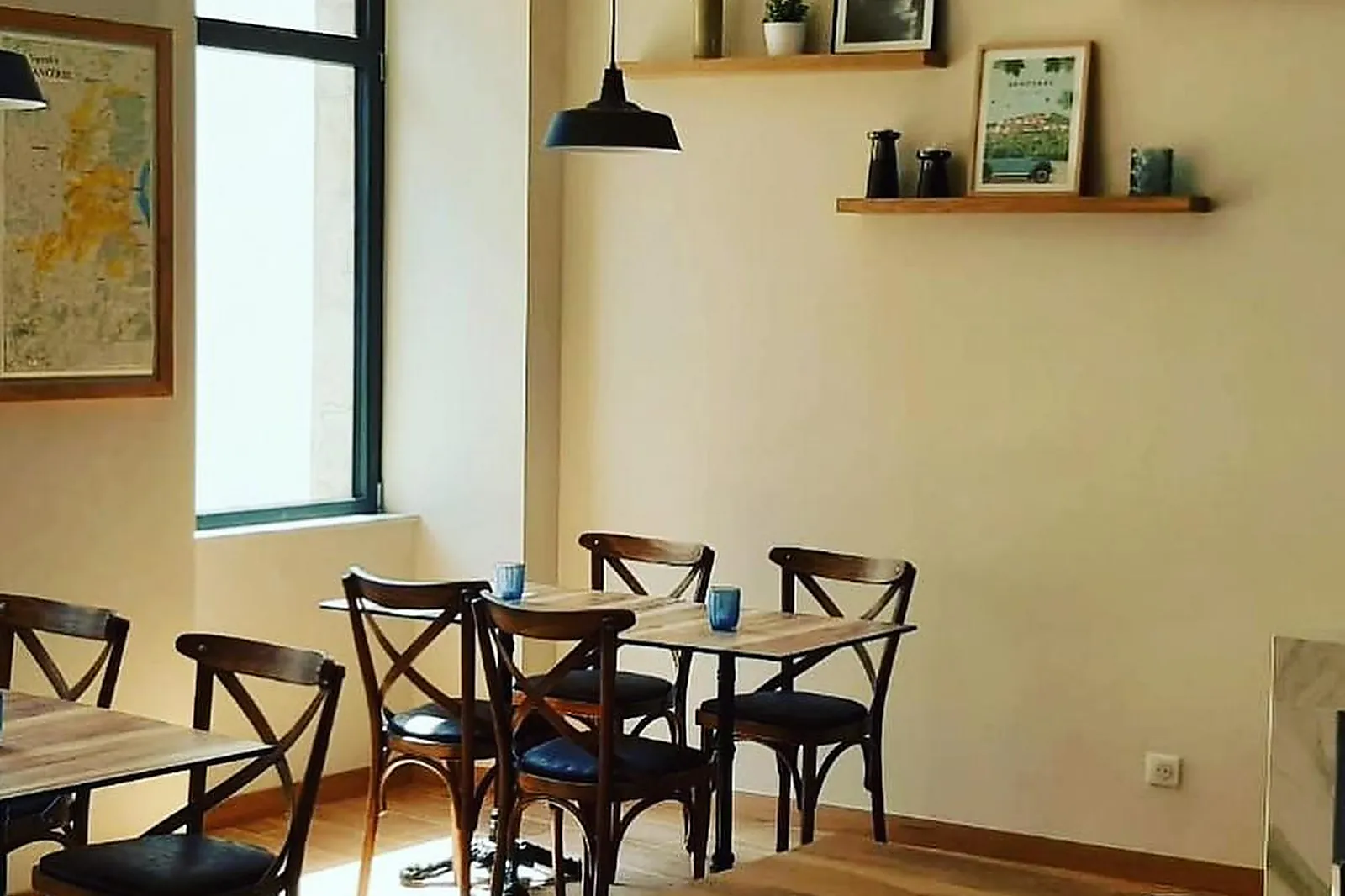 Lieux événementiels, LA BANQUE BAR À VINS