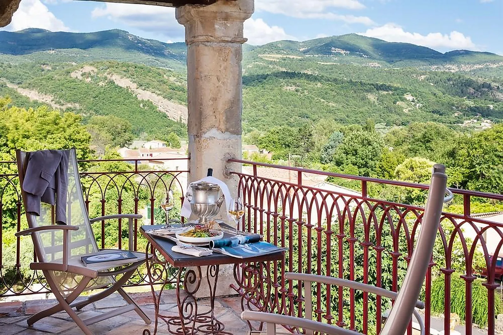 Lieux événementiels, LA BONNE ETAPE