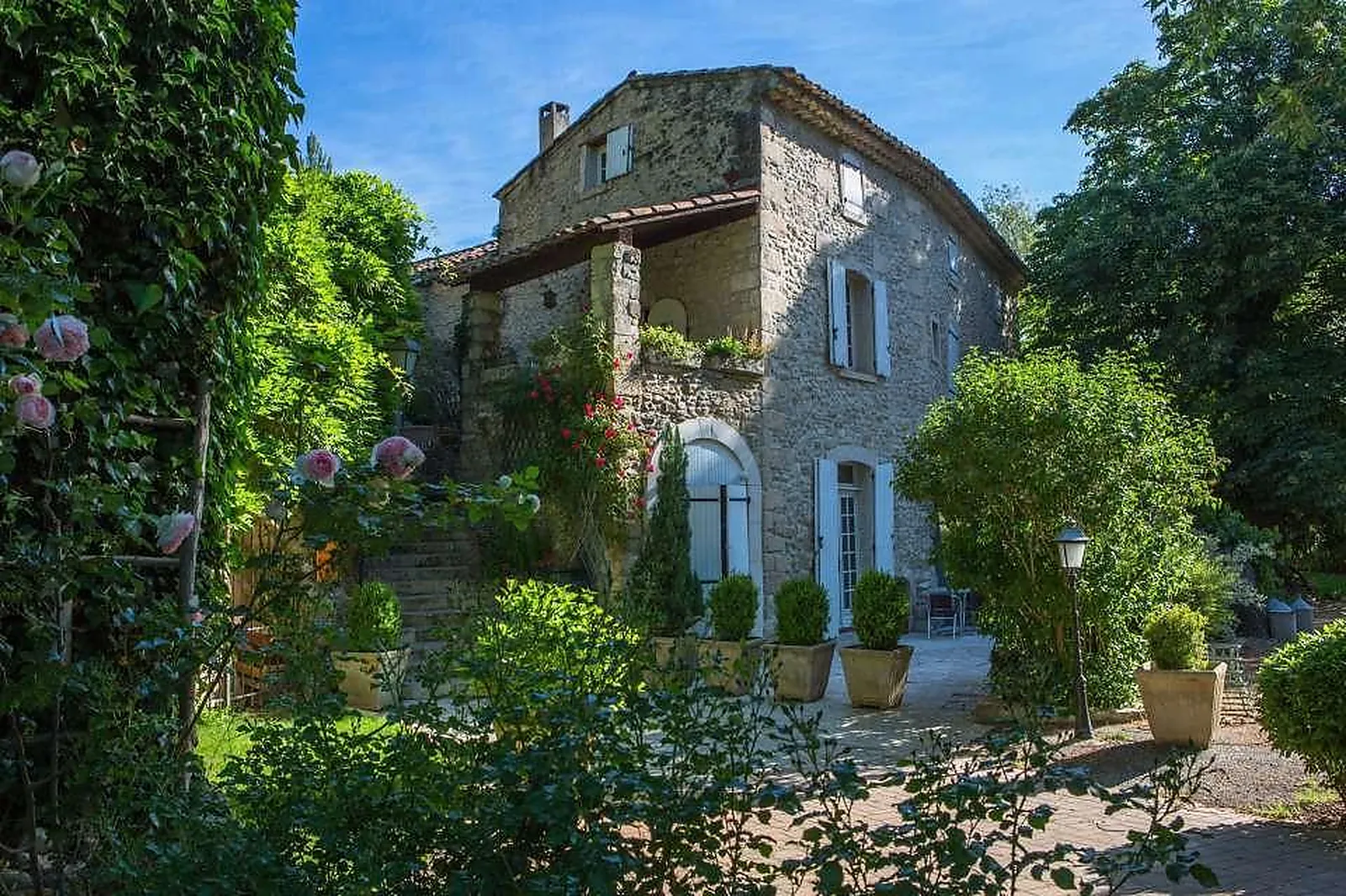 Lieux événementiels, LA CAMPAGNE ST LAZARE EN LUBERON