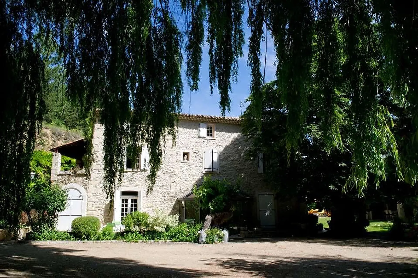 Lieux événementiels, LA CAMPAGNE ST LAZARE EN LUBERON