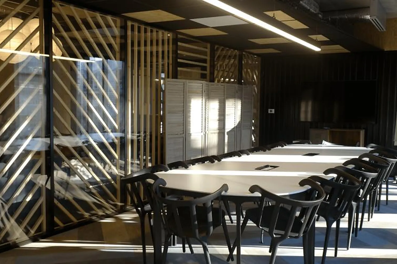 Lieux événementiels, LA CANTINE