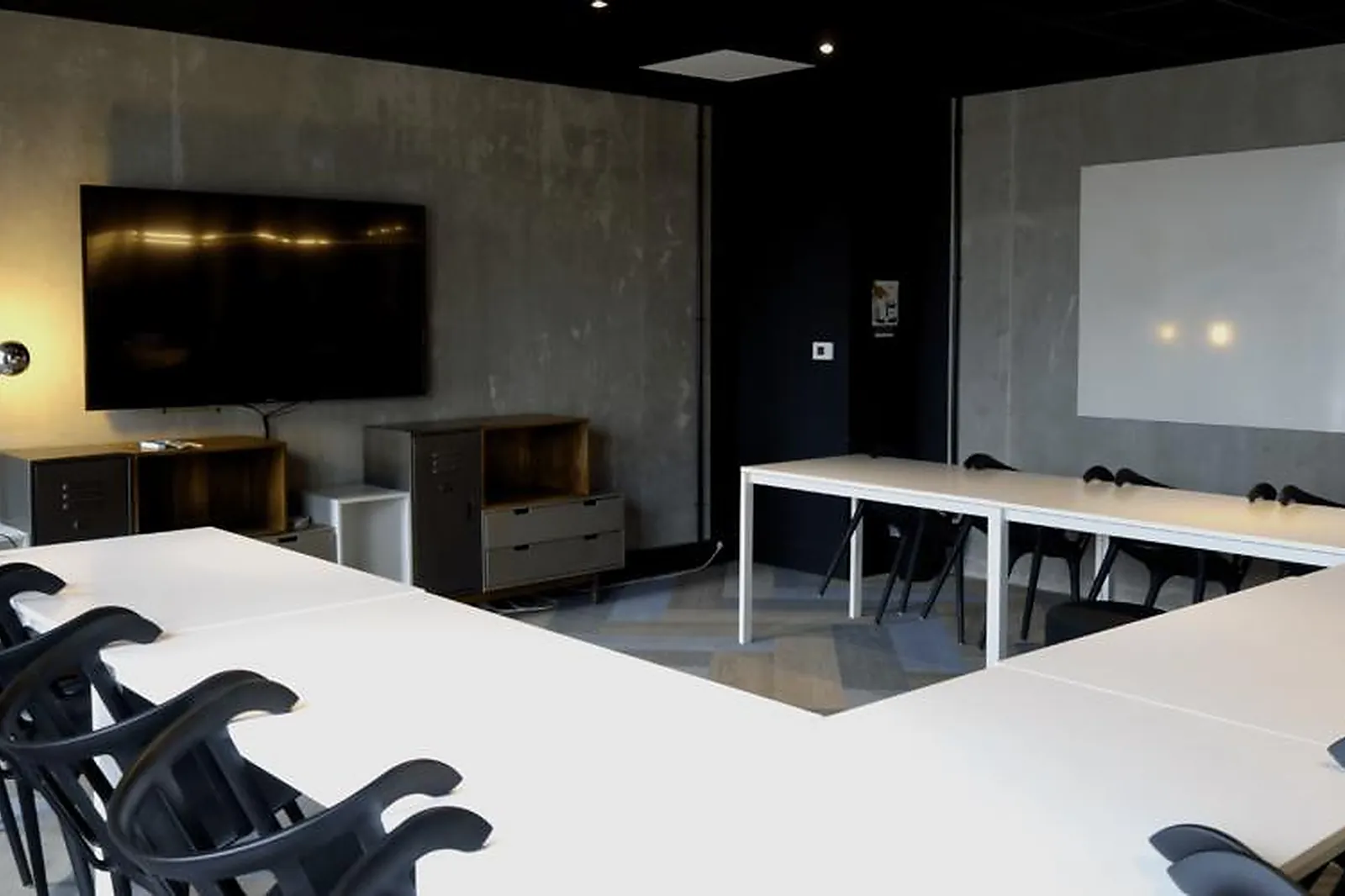 Lieux événementiels, LA CANTINE