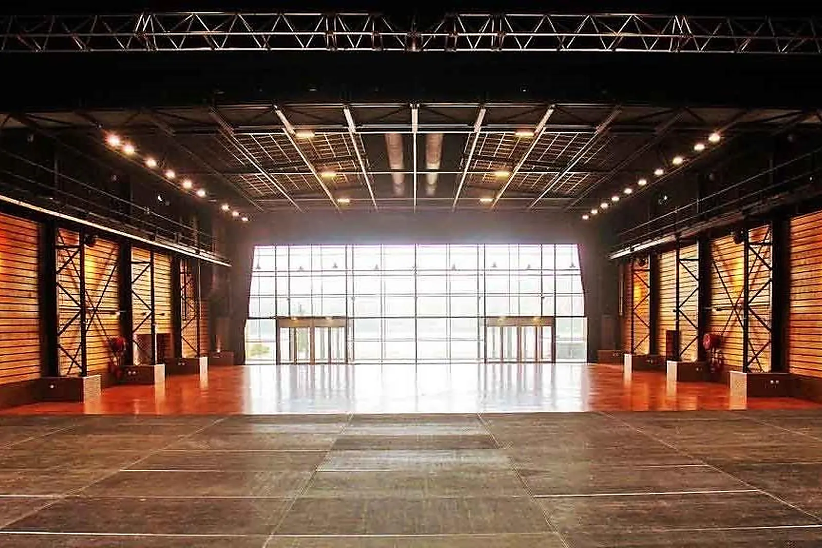 Lieux événementiels, LA CARRIÈRE