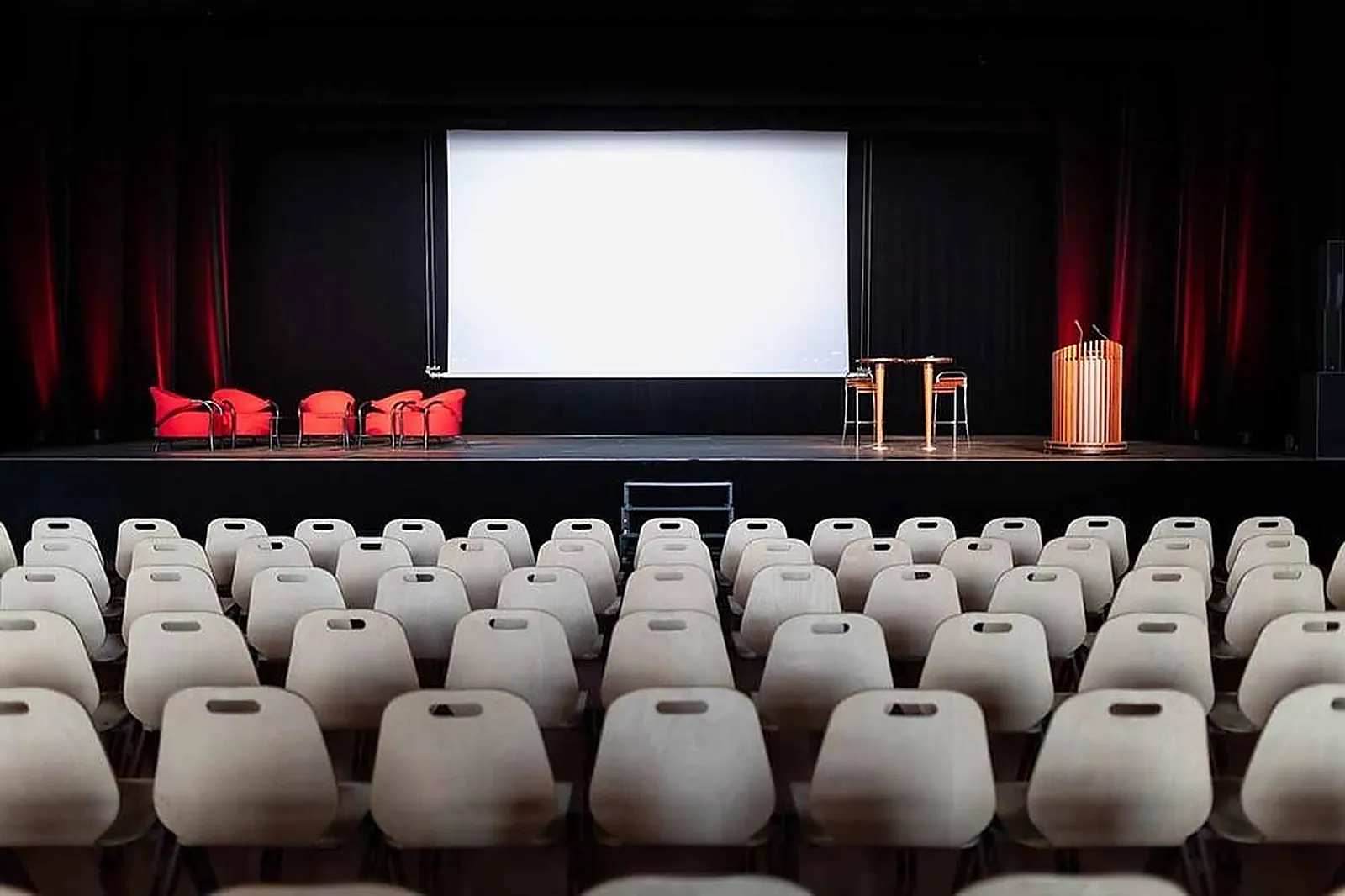 Lieux événementiels, LA CARRIÈRE