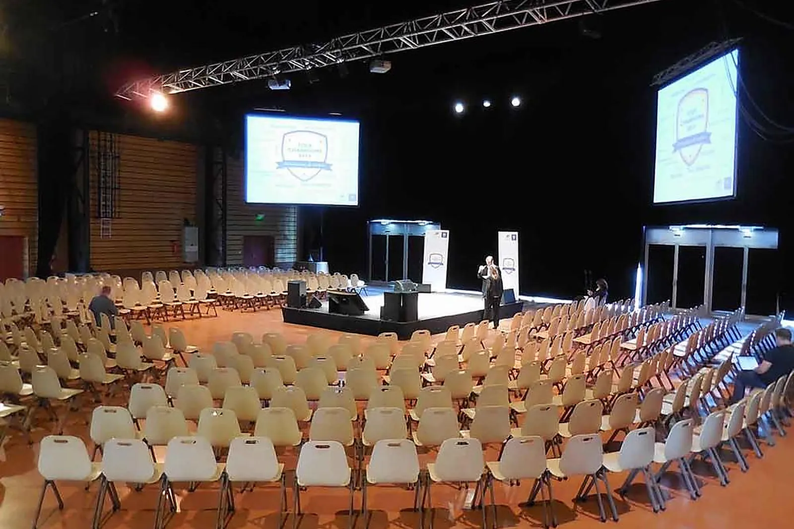 Lieux événementiels, LA CARRIÈRE