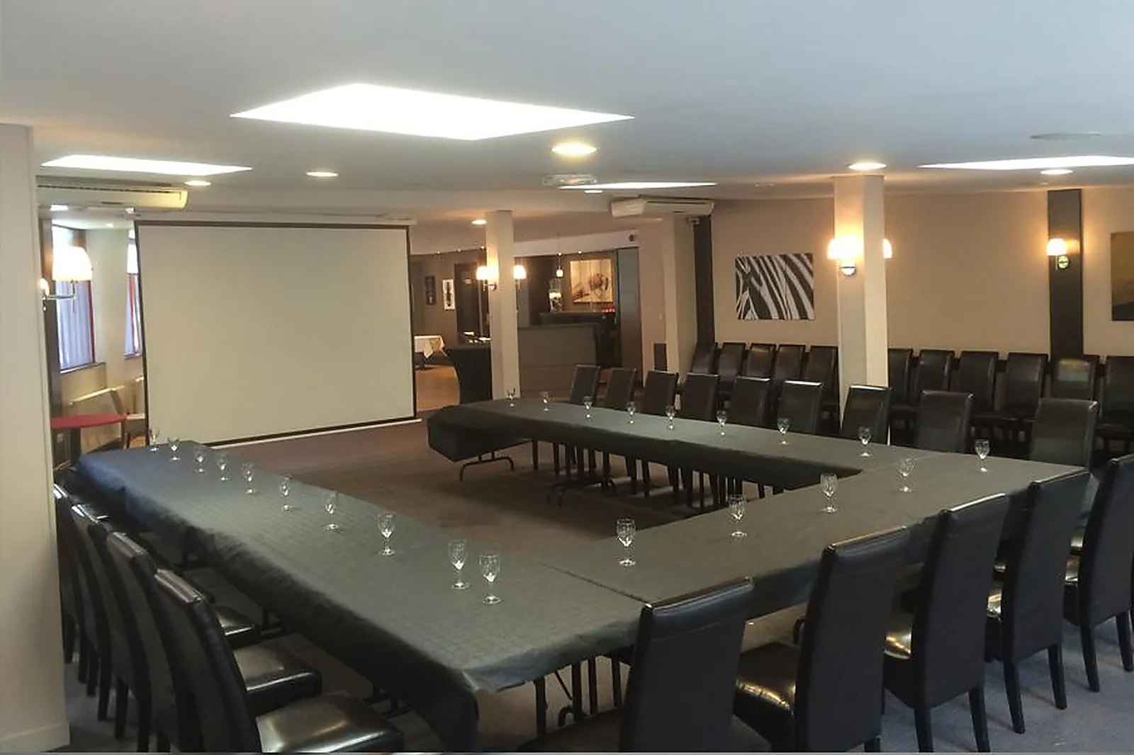 Lieux événementiels, LA CARTE