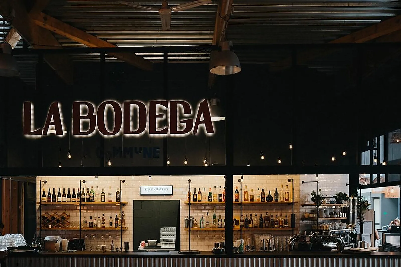 Lieux événementiels, LA COMMUNE