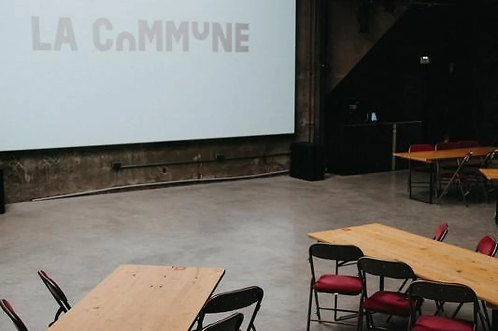 Lieux événementiels, LA COMMUNE