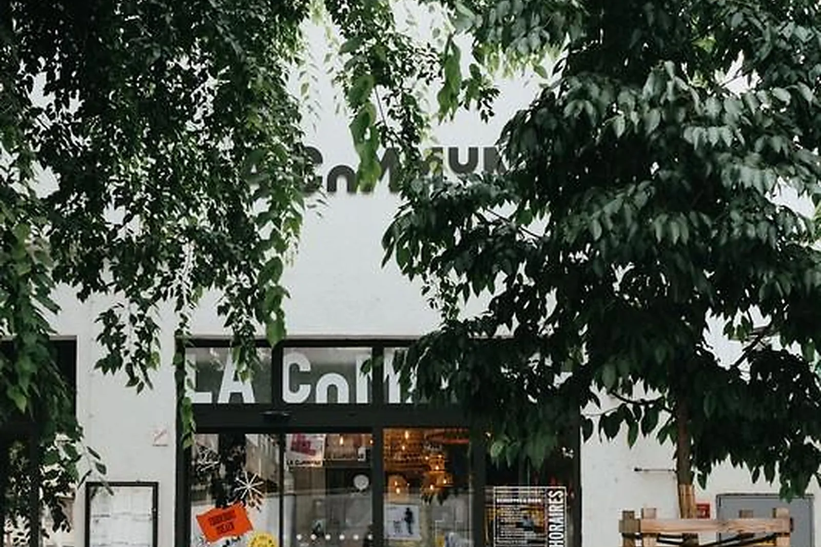 Lieux événementiels, LA COMMUNE