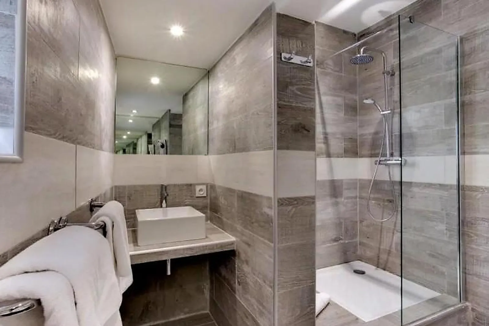 Lieux événementiels, LA CORNICHE