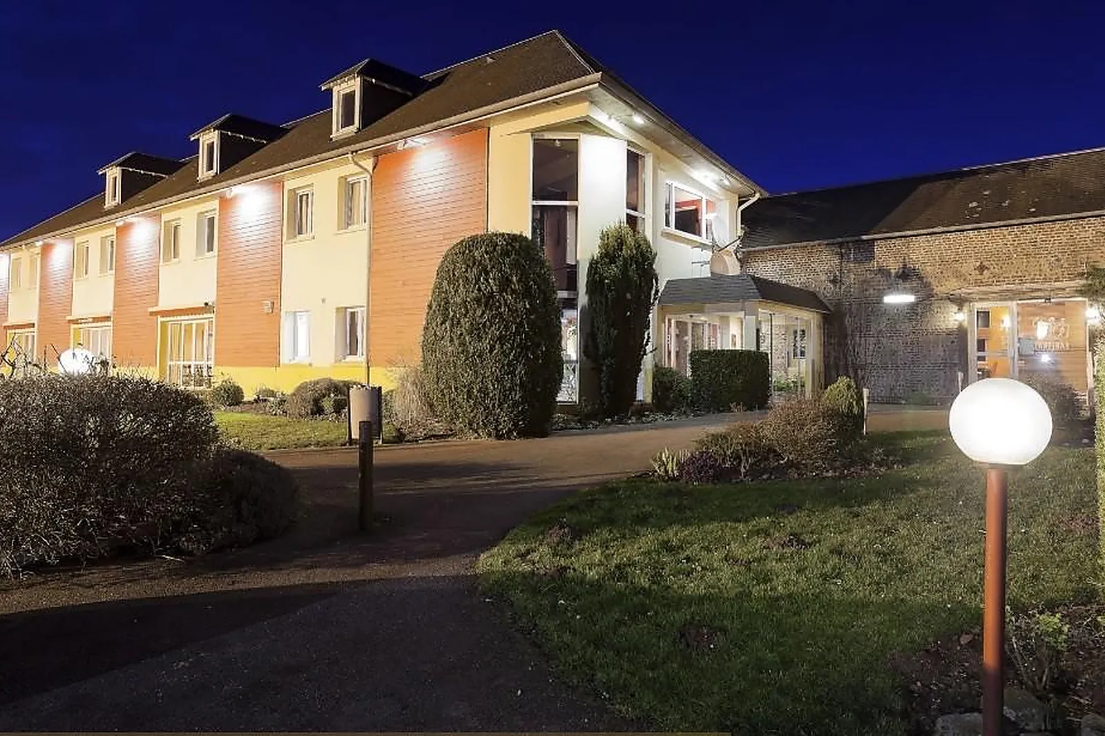 Lieux événementiels, LA COUR CARRÉE