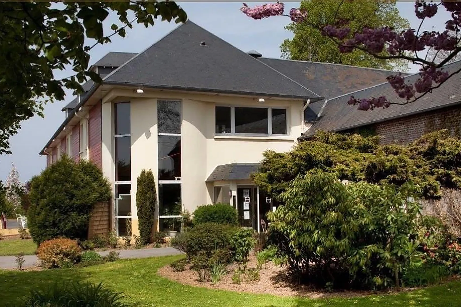 Lieux événementiels, LA COUR CARRÉE