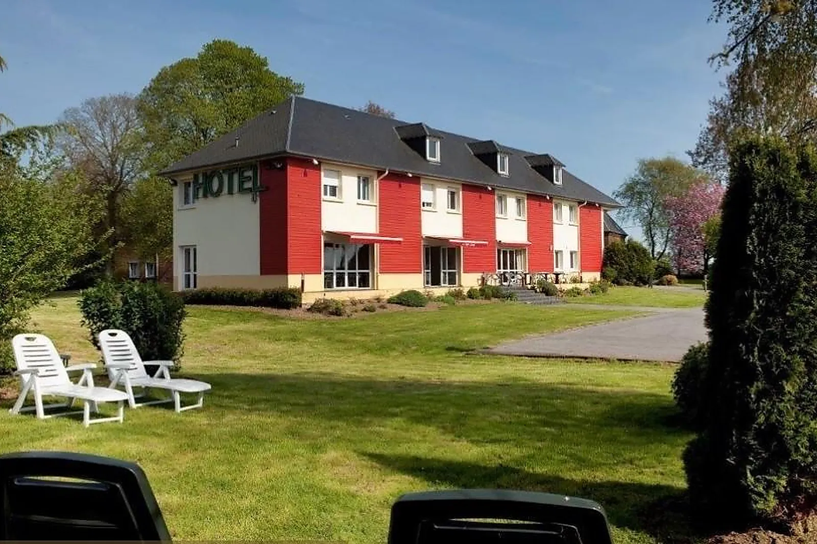 Lieux événementiels, LA COUR CARRÉE