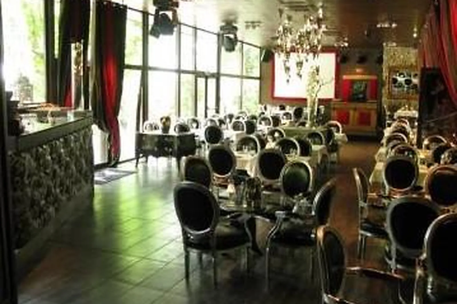 Lieux événementiels, LA COUR DES GRANDS