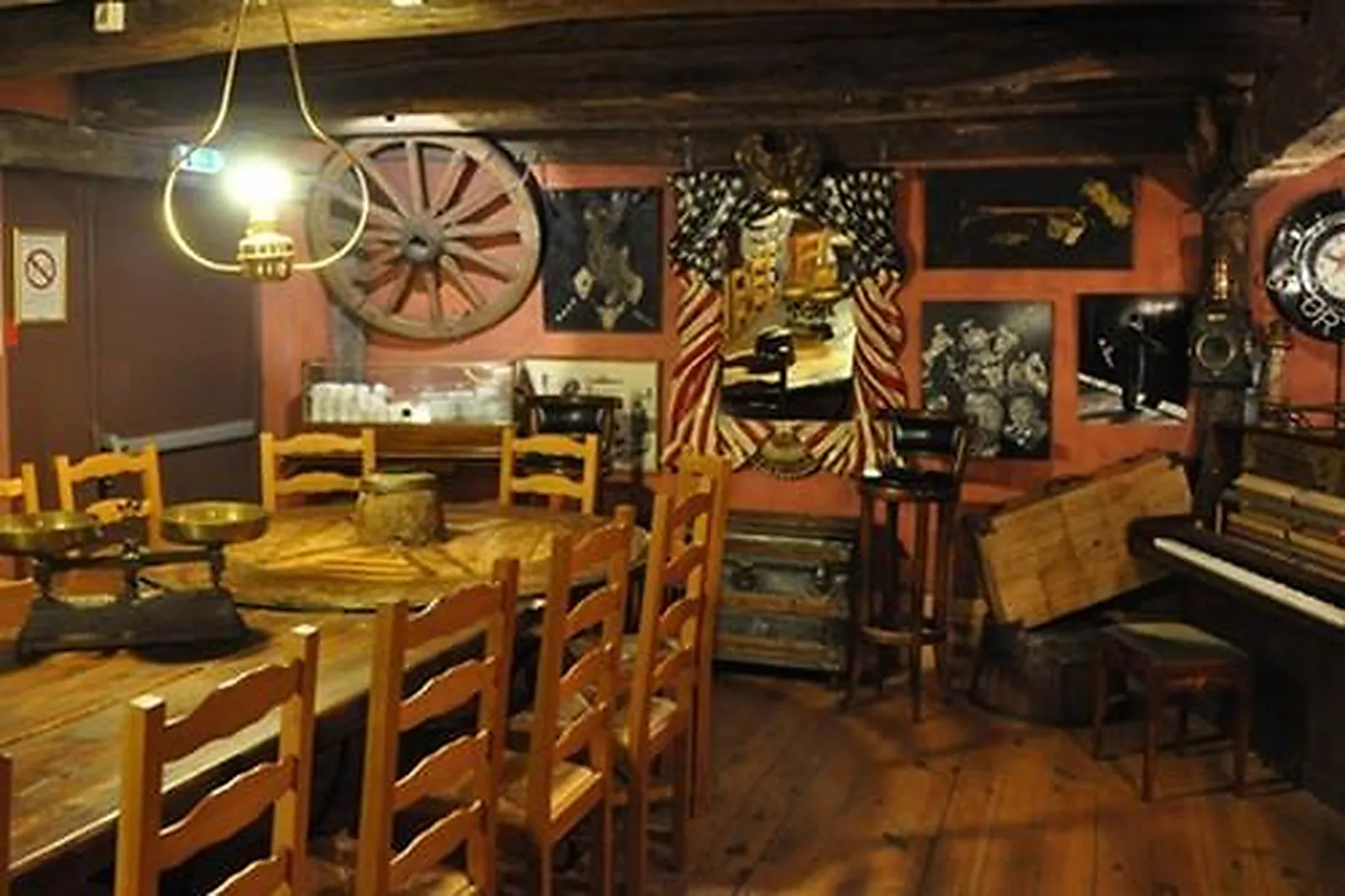 Lieux événementiels, LA COUR DES MIRAGES