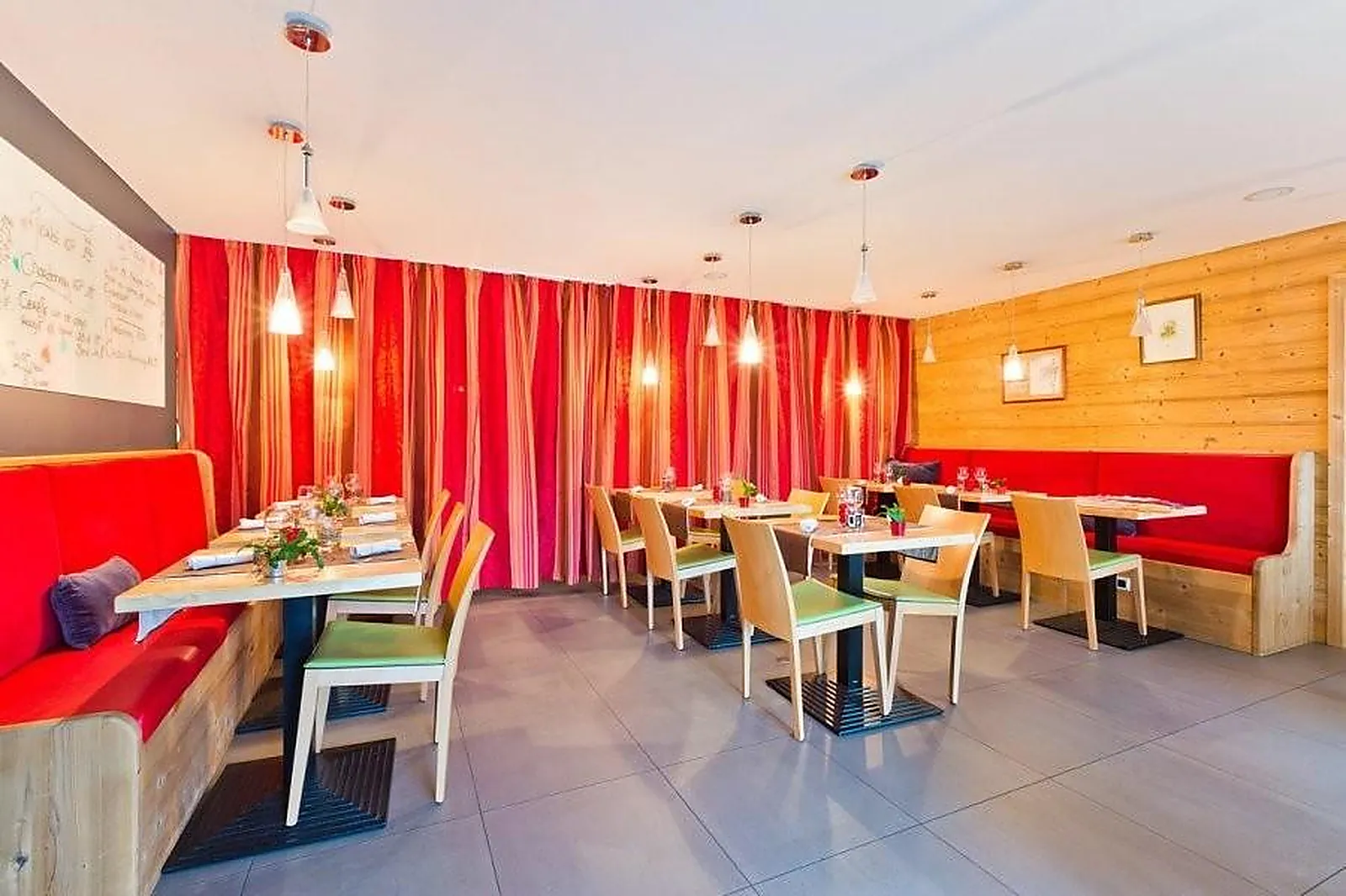 Lieux événementiels, LA CROIX DE SAVOIE ET SPA