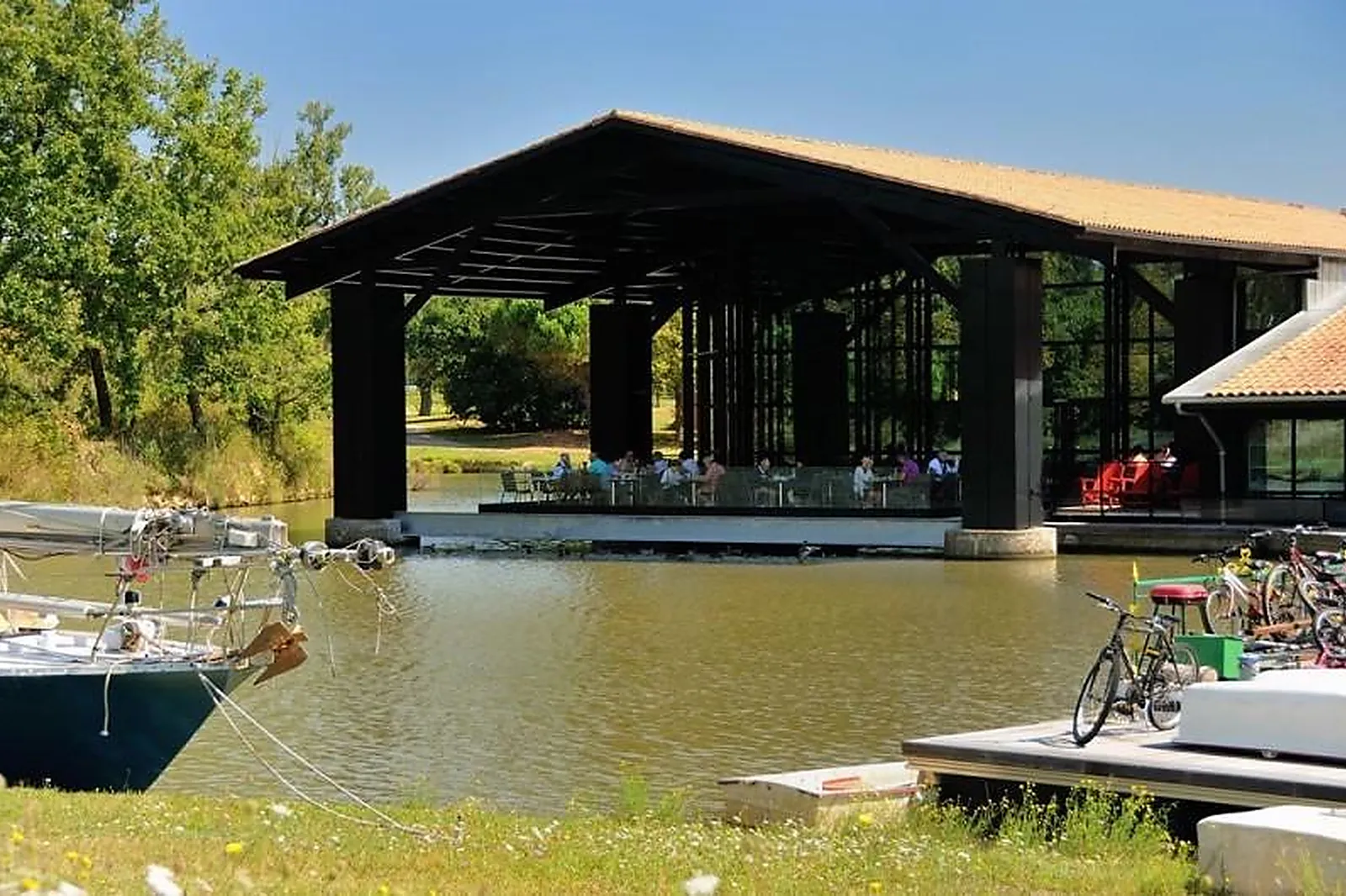 Lieux événementiels, LA DINÉE