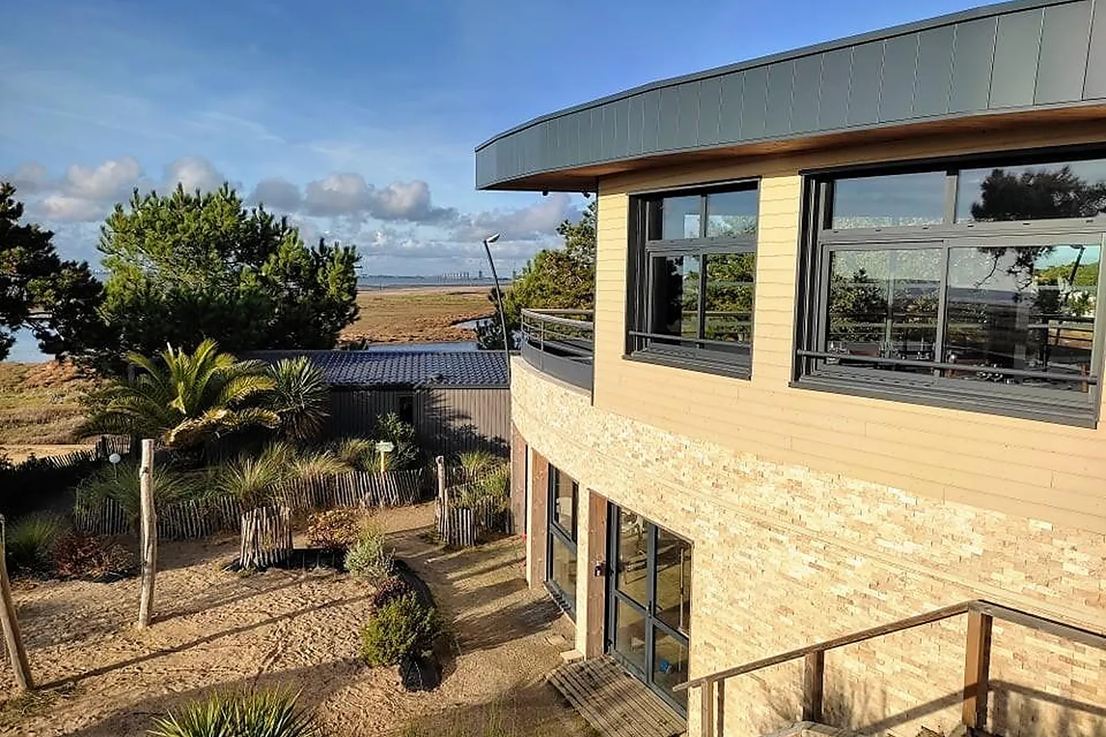 Lieux événementiels, LA DUNE DE JADE