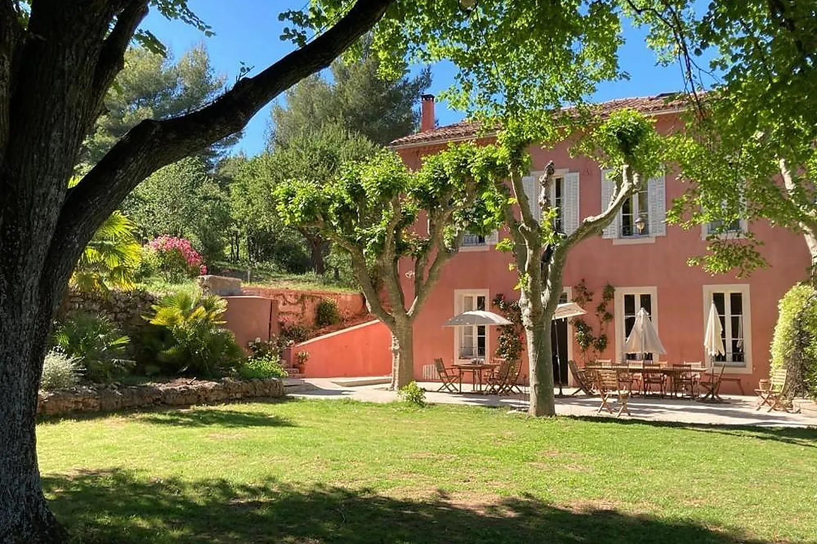 Lieux événementiels, LA FÉRAUDE